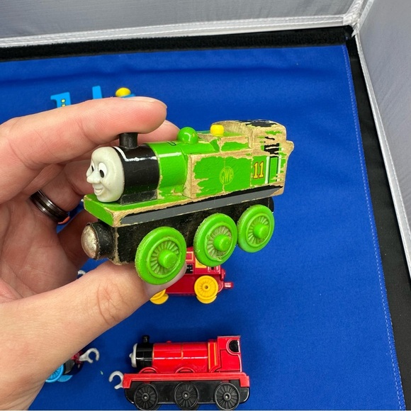 Lots of 13 Thomas & Friends Trains w/ 1 Brio Train - Picture 4 of 12